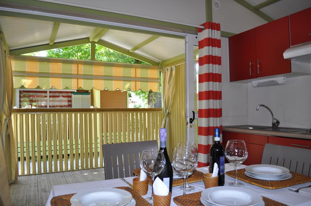Camping Versilia Mare Hotel Лидо Ди Камайоре Екстериор снимка