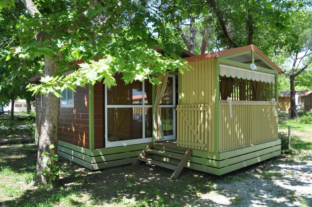 Camping Versilia Mare Hotel Лидо Ди Камайоре Екстериор снимка