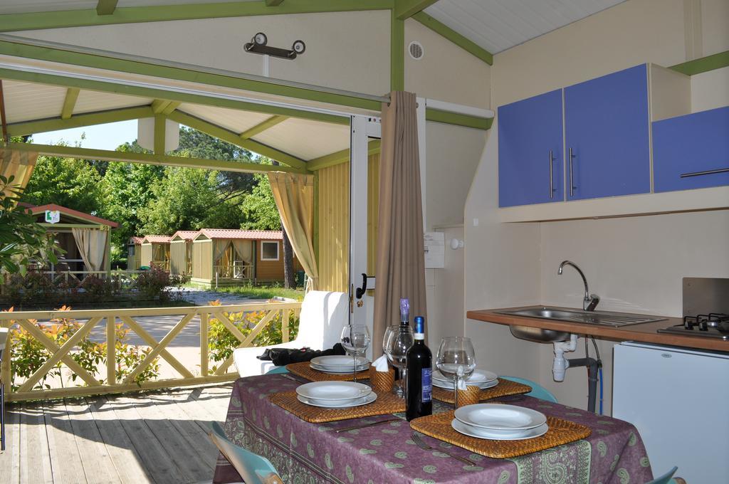 Camping Versilia Mare Hotel Лидо Ди Камайоре Екстериор снимка